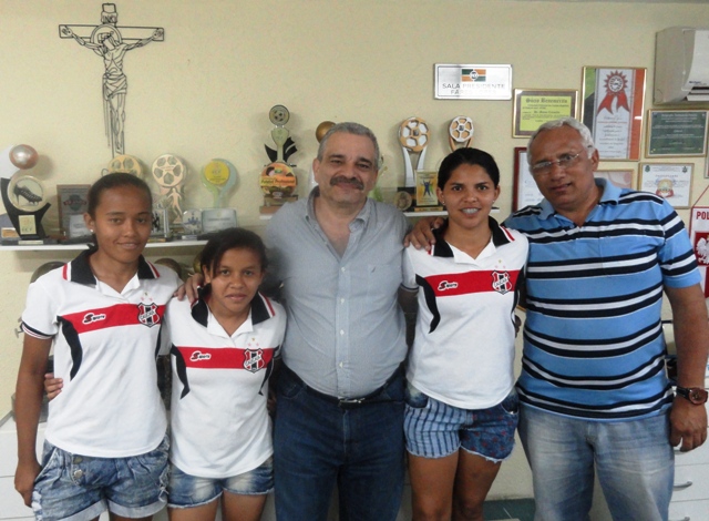 Caucaia Meninas