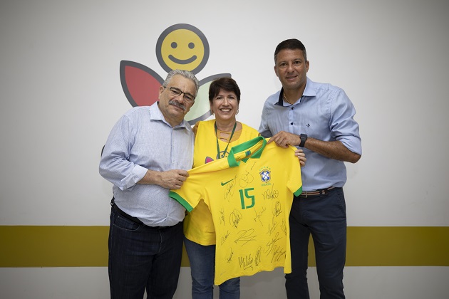 Selecao Master Visita ao Peter Pan - entrega da camisa autografada MC