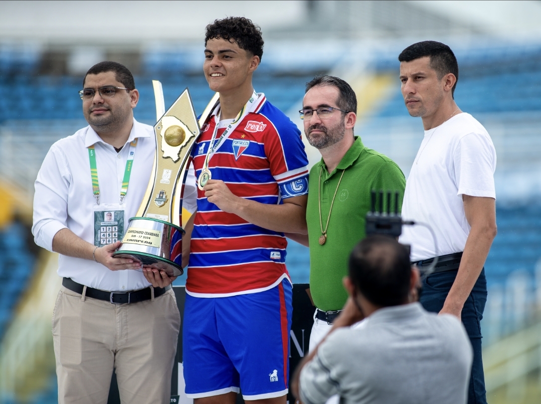 Mauro Neto e Biriba entrega sub-17