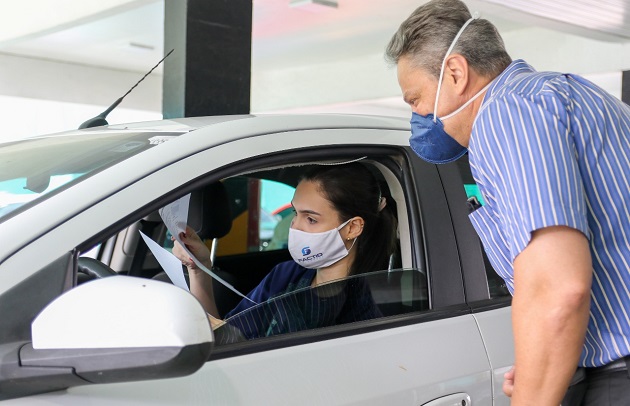 Ana Carolina Souza e Dr. Henrique Bastos nos testes de Covid