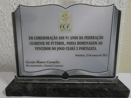 Placa comemorativa dos 91 anos da FCF